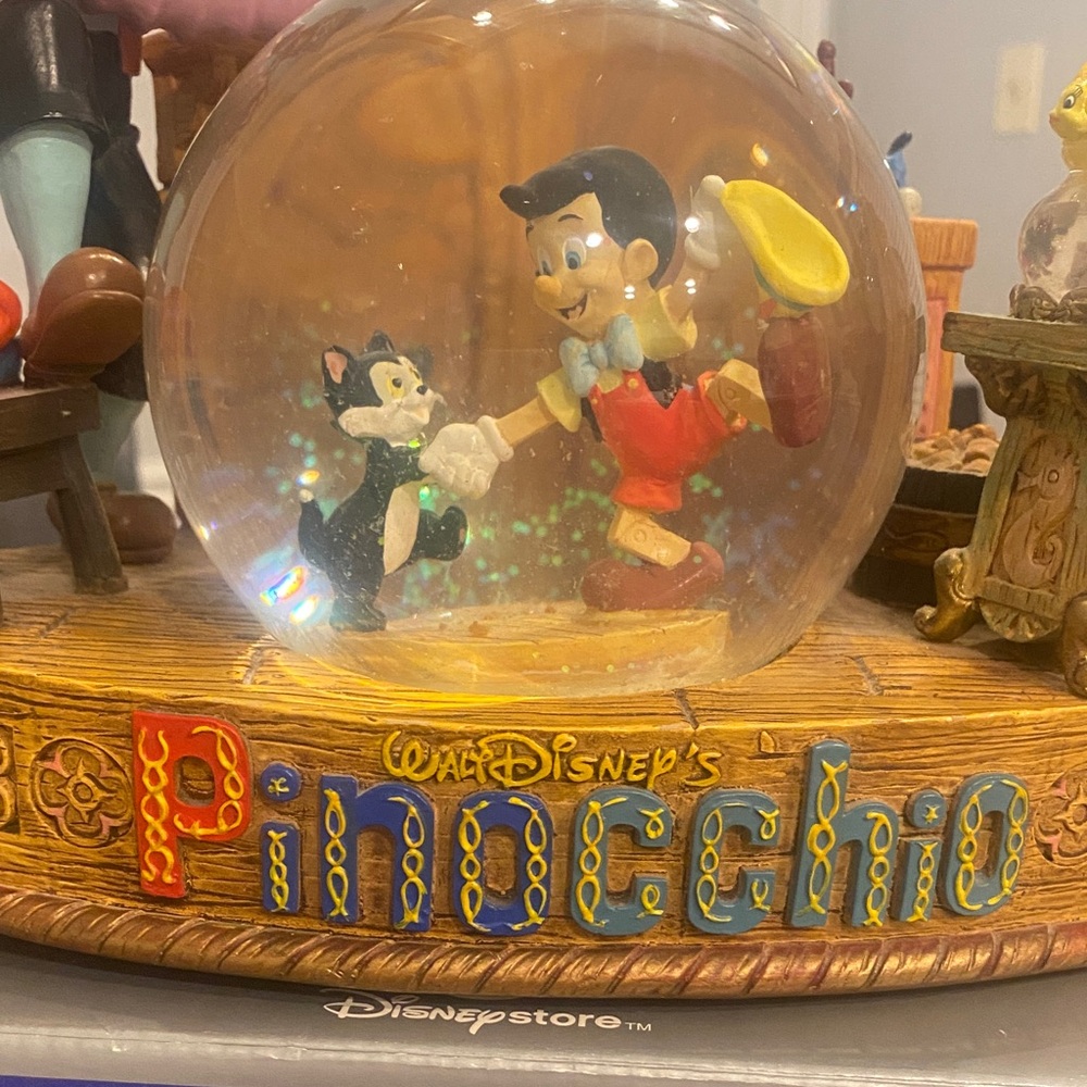 Disney Vintage Ghepettos Workshop Snowglobe with Pinocchio . - Picture 5 of 14